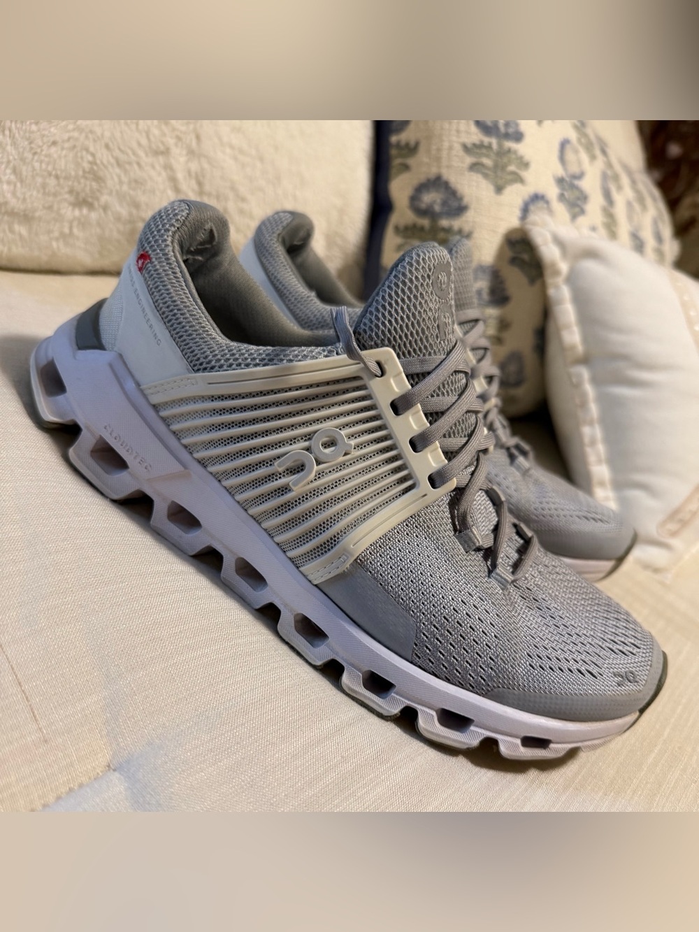 On Running Women's Cloudswift Glacier / White size 6.5